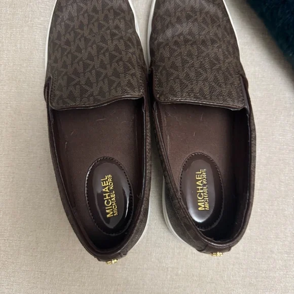 Michael Kors Women's Keaton Brown Slip On Casual Shoes Sneakers Size 8.5/EU 40 - Picture 3 of 6
